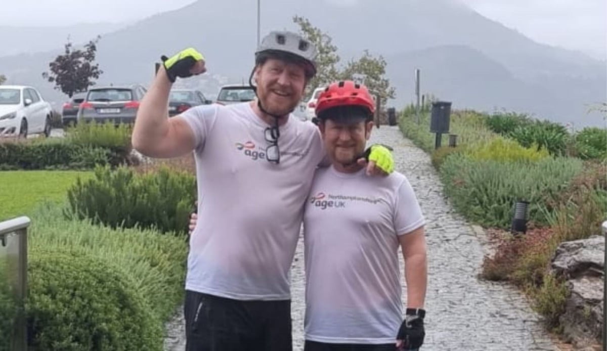 Pete and Paul, during a quick rest stop.